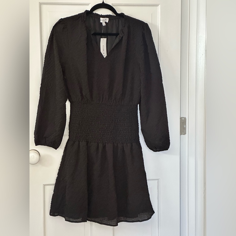 NWT Gilli black mini gauze dress with smocking at the waist - size M